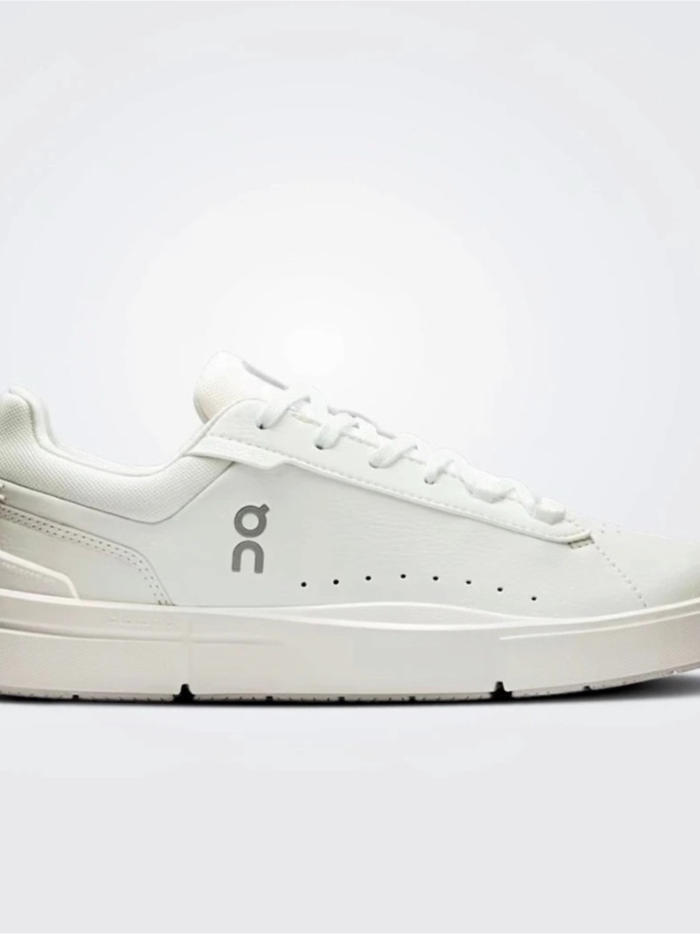 On The Roger Advantage White Sneakers